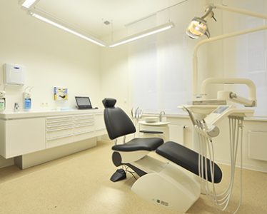 DrKonoval-Behandlung7917-380x305